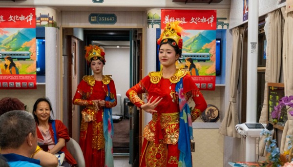 简配资 中国铁路成都局开行东北方向首趟跨省旅游列车