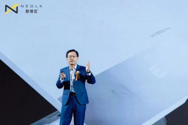 金砖财富 中国光学的下一个故事，从孩子的书桌上开始